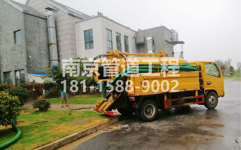 246宣闸村小区化粪池清理