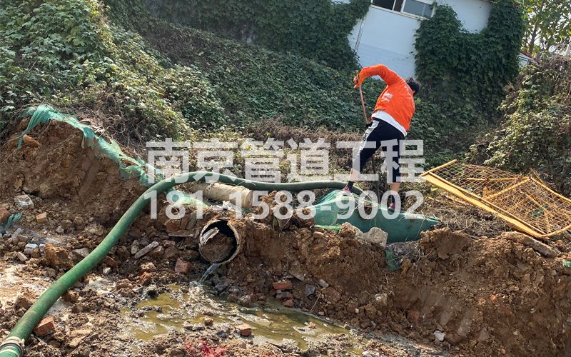 263宣闸村工地化粪池清理