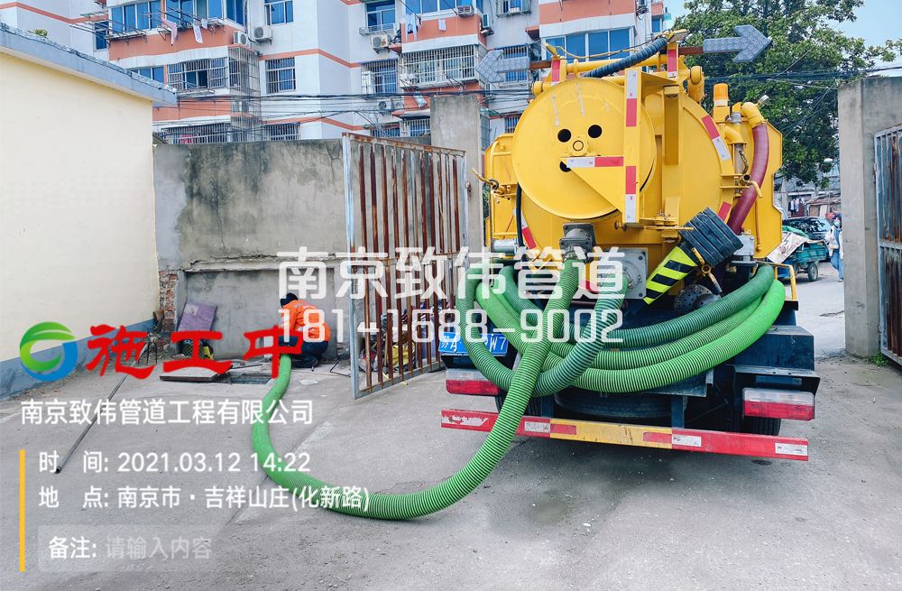 宣闸村公厕化粪池清理